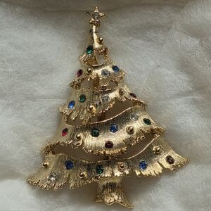 Elegant Gold Christmas Tree Brooch with Multicolor Jewels